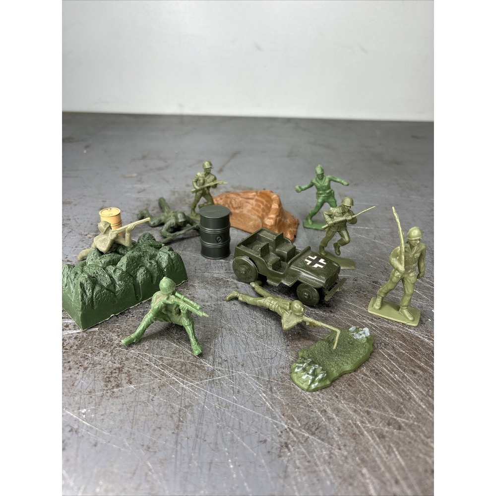 Vintage Toy Soldier Diorama Playset Mixed Group TimMee Marx War Scene Lot
